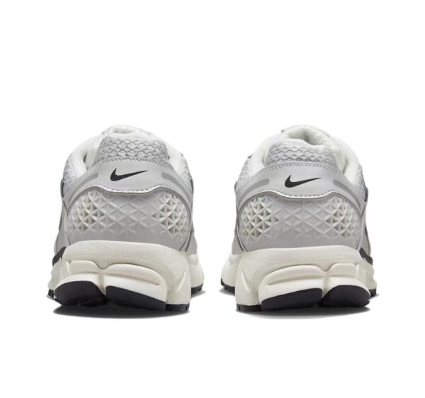 Nike Zoom Vomero 5 Photon Dust Metallic Silver (W) FD0884-025 - Image 2