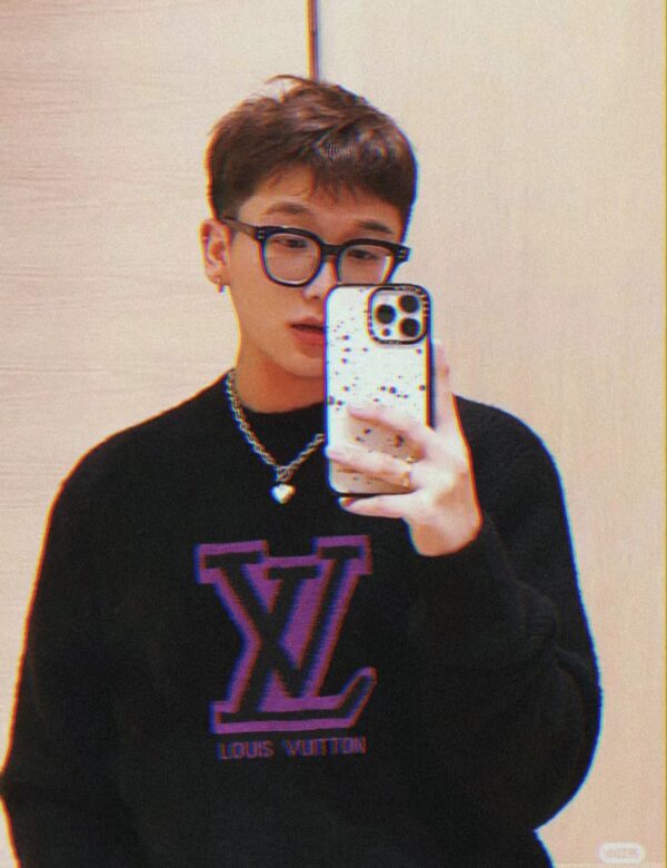 Louis Vuitton 24SS Flocked Logo Crewneck Sweater - Image 10