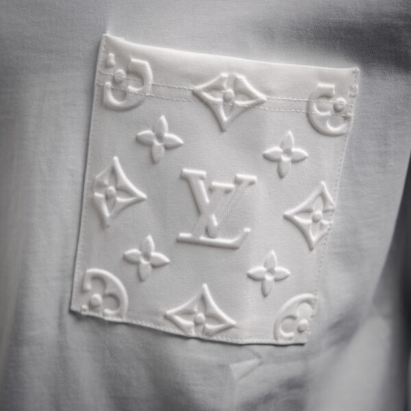Louis Vuitton 24SS Pocket Monogram Embossed Short Sleeve T-Shirt - Image 7