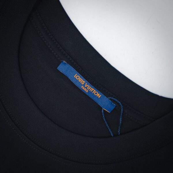 Louis Vuitton 25SS Creative Necklace Letter Logo Print Short Sleeve T-Shirt - Image 9